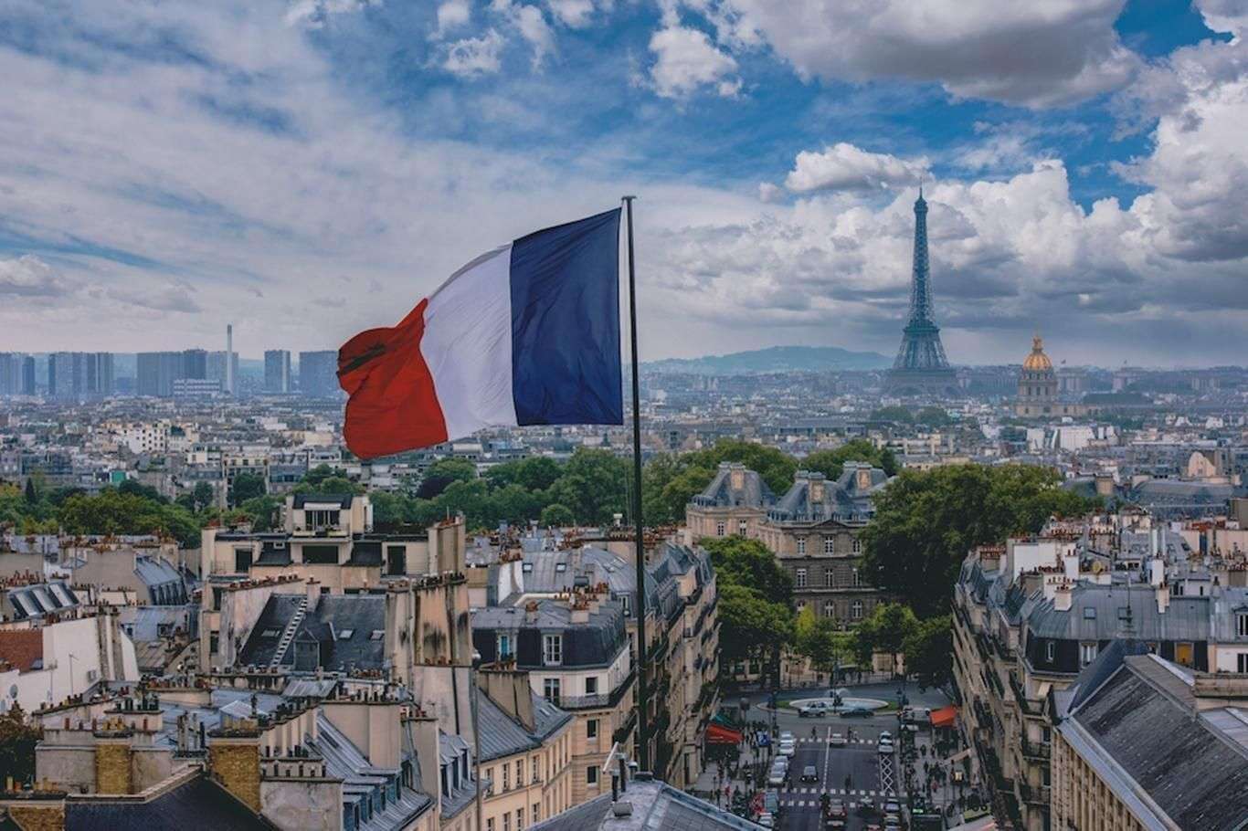 Fransa'da toplam vaka 3 milyonu can kaybı 73 bini geçti